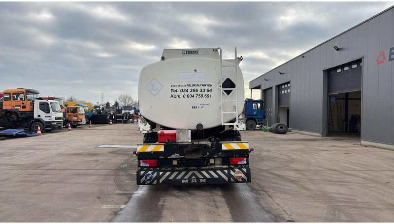 MAN TGA 26.430 (18300 L / 3 COMPATIMENTS / BOITE MANUELLE / MANUAL GEARBOX / 6X2) - Autocisterna: foto 5 MAN TGA 26.430 (18300 L / 3 COMPATIMENTS / BOITE MANUELLE / MANUAL GEARBOX / 6X2) - Autocisterna: foto 5