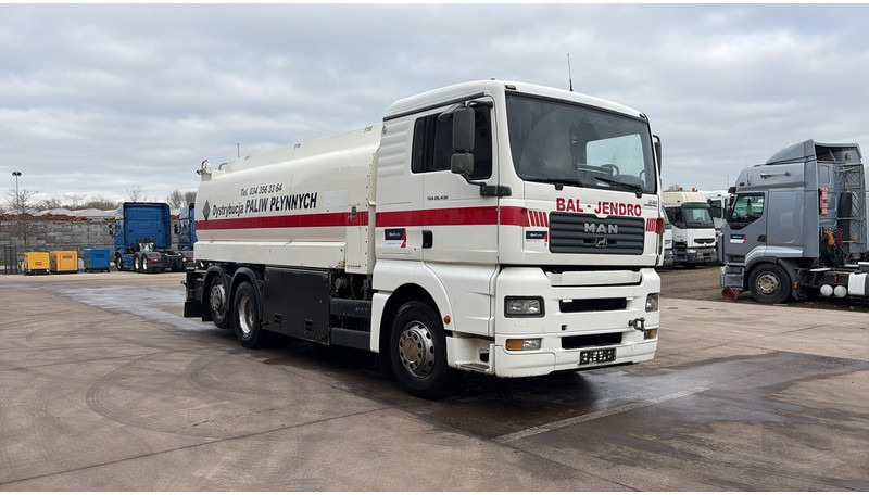 MAN TGA 26.430 (18300 L / 3 COMPATIMENTS / BOITE MANUELLE / MANUAL GEARBOX / 6X2) - Autocisterna: foto 2 MAN TGA 26.430 (18300 L / 3 COMPATIMENTS / BOITE MANUELLE / MANUAL GEARBOX / 6X2) - Autocisterna: foto 2