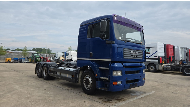 MAN TGA 26.460 (MANUAL PUMP / POMPE MANUELLE / MANUAL GEARBOX / BOITE MANUELLE / 6X2 / FRONT STEEL / DEVANT LAMES) - Šasija kravas automašīna: foto 3 MAN TGA 26.460 (MANUAL PUMP / POMPE MANUELLE / MANUAL GEARBOX / BOITE MANUELLE / 6X2 / FRONT STEEL / DEVANT LAMES) - Šasija kravas automašīna: foto 3