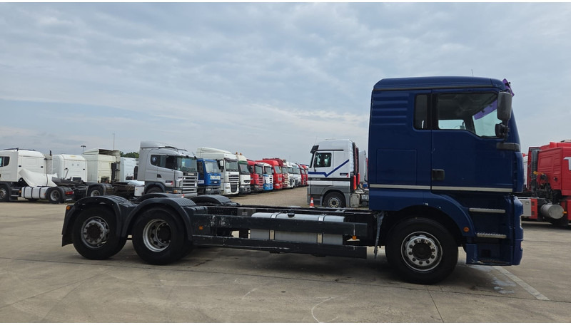 MAN TGA 26.460 (MANUAL PUMP / POMPE MANUELLE / MANUAL GEARBOX / BOITE MANUELLE / 6X2 / FRONT STEEL / DEVANT LAMES) - Šasija kravas automašīna: foto 4 MAN TGA 26.460 (MANUAL PUMP / POMPE MANUELLE / MANUAL GEARBOX / BOITE MANUELLE / 6X2 / FRONT STEEL / DEVANT LAMES) - Šasija kravas automašīna: foto 4
