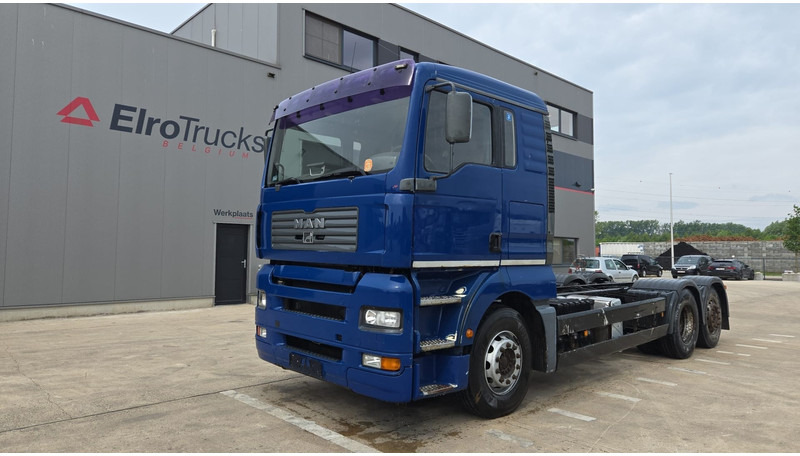 MAN TGA 26.460 (MANUAL PUMP / POMPE MANUELLE / MANUAL GEARBOX / BOITE MANUELLE / 6X2 / FRONT STEEL / DEVANT LAMES) - Šasija kravas automašīna: foto 1 MAN TGA 26.460 (MANUAL PUMP / POMPE MANUELLE / MANUAL GEARBOX / BOITE MANUELLE / 6X2 / FRONT STEEL / DEVANT LAMES) - Šasija kravas automašīna: foto 1