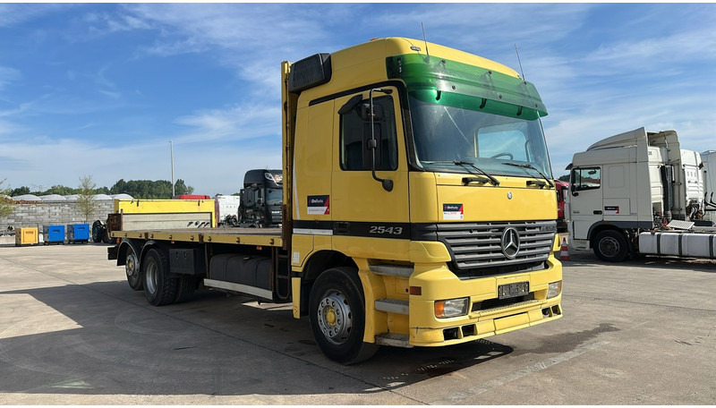 Mercedes-Benz ACTROS 2543 (EPS / 3 PEDALES / LAMES DEVANT / STEEL FRONT / PARFAIT ETAT !! / V6) - Bortu kravas automašīna/ Platforma: foto 2 Mercedes-Benz ACTROS 2543 (EPS / 3 PEDALES / LAMES DEVANT / STEEL FRONT / PARFAIT ETAT !! / V6) - Bortu kravas automašīna/ Platforma: foto 2