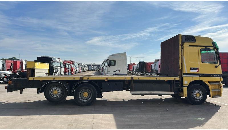 Mercedes-Benz ACTROS 2543 (EPS / 3 PEDALES / LAMES DEVANT / STEEL FRONT / PARFAIT ETAT !! / V6) - Bortu kravas automašīna/ Platforma: foto 4 Mercedes-Benz ACTROS 2543 (EPS / 3 PEDALES / LAMES DEVANT / STEEL FRONT / PARFAIT ETAT !! / V6) - Bortu kravas automašīna/ Platforma: foto 4