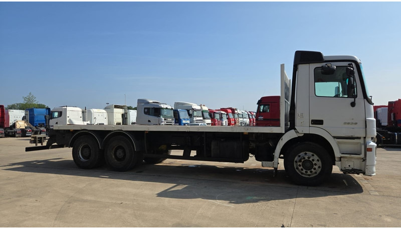 Mercedes-Benz Actros 2636 (6X4 / LAMES / GRAND PONT / MP2 / STEEL SUSP. / BOITE MANUELLE / MANUAL GEARBOX / 9M CHASSIS !!!) - Bortu kravas automašīna/ Platforma: foto 4 Mercedes-Benz Actros 2636 (6X4 / LAMES / GRAND PONT / MP2 / STEEL SUSP. / BOITE MANUELLE / MANUAL GEARBOX / 9M CHASSIS !!!) - Bortu kravas automašīna/ Platforma: foto 4