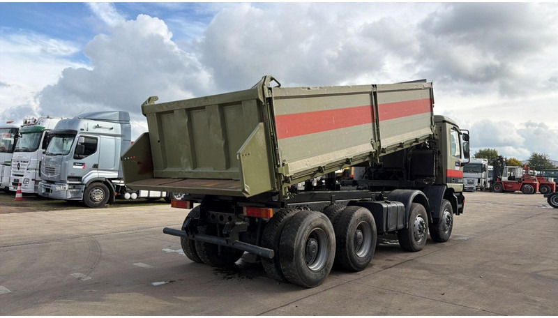 Mercedes-Benz Actros 3235 (EPS / LAMES / GRAND PONT / STEEL SUSP. / 3 PEDALES / MP1) - Kravas automašīna pašizgāzējs: foto 4 Mercedes-Benz Actros 3235 (EPS / LAMES / GRAND PONT / STEEL SUSP. / 3 PEDALES / MP1) - Kravas automašīna pašizgāzējs: foto 4