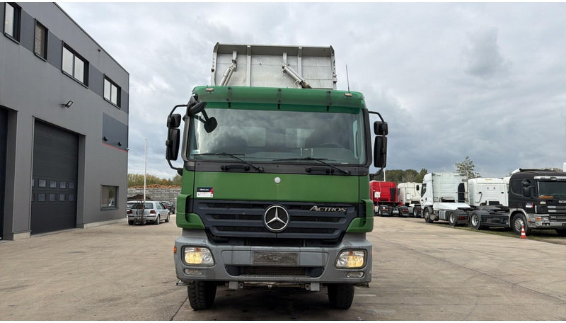 Mercedes-Benz Actros 3246 (EPS / LAMES / GRAND PONT / V6 / MP2 / 3 PEDALES) - Kravas automašīna pašizgāzējs: foto 2 Mercedes-Benz Actros 3246 (EPS / LAMES / GRAND PONT / V6 / MP2 / 3 PEDALES) - Kravas automašīna pašizgāzējs: foto 2