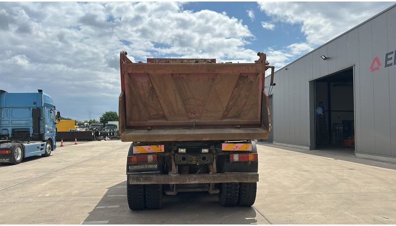 Mercedes-Benz Actros 4143 (8X6 / LAMES / EPS / V6 / GRAND PONT / BIG AXLE / 3 PEDALES) - Kravas automašīna pašizgāzējs: foto 4 Mercedes-Benz Actros 4143 (8X6 / LAMES / EPS / V6 / GRAND PONT / BIG AXLE / 3 PEDALES) - Kravas automašīna pašizgāzējs: foto 4