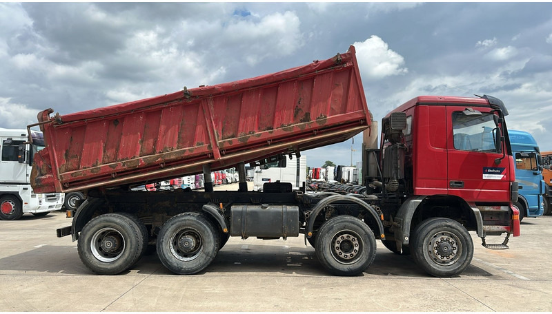 Mercedes-Benz Actros 4143 (8X6 / LAMES / EPS / V6 / GRAND PONT / BIG AXLE / 3 PEDALES) - Kravas automašīna pašizgāzējs: foto 5 Mercedes-Benz Actros 4143 (8X6 / LAMES / EPS / V6 / GRAND PONT / BIG AXLE / 3 PEDALES) - Kravas automašīna pašizgāzējs: foto 5