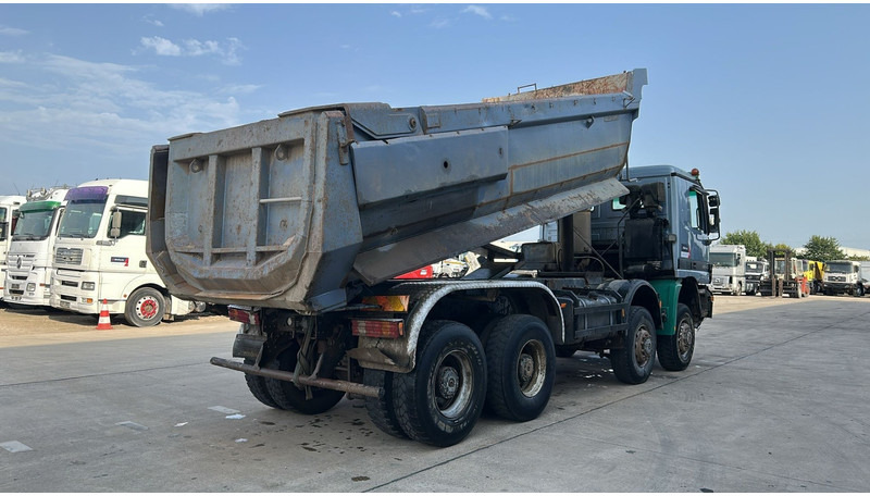Mercedes-Benz Actros 4143 (8X8 / BOITE MANUELLE / LAMES / GRAND PONT / STEEL SUSP. / BIG AXLE) - Kravas automašīna pašizgāzējs: foto 4 Mercedes-Benz Actros 4143 (8X8 / BOITE MANUELLE / LAMES / GRAND PONT / STEEL SUSP. / BIG AXLE) - Kravas automašīna pašizgāzējs: foto 4