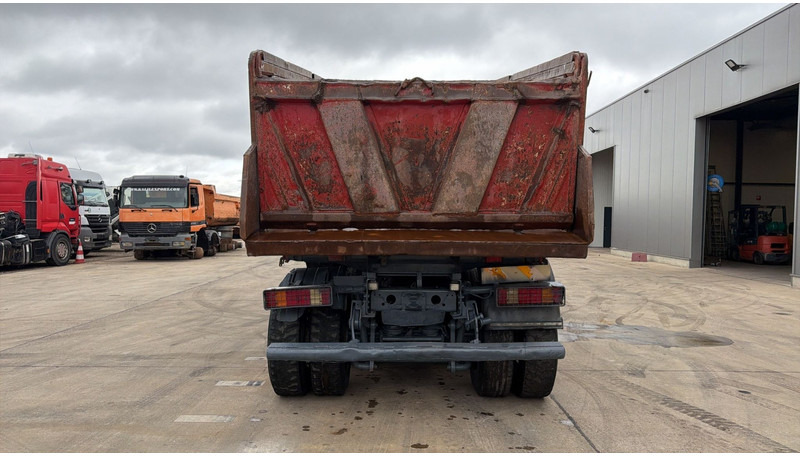 Mercedes-Benz Actros 4143 (GRAND PONT / BOITE MANUELLE / LAMES / 8X4 / STEEL SUSP.) - Kravas automašīna pašizgāzējs: foto 5 Mercedes-Benz Actros 4143 (GRAND PONT / BOITE MANUELLE / LAMES / 8X4 / STEEL SUSP.) - Kravas automašīna pašizgāzējs: foto 5