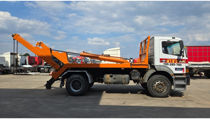 Mercedes-Benz Atego 1823 (BIG AXLE / STEEL SUSP. / LAMES / BOITE MANUELLE / MANUAL GETRIEBE) - Konteineru vedējs/ Kravas automašīna ar noņemamā virsbūve: foto 4 Mercedes-Benz Atego 1823 (BIG AXLE / STEEL SUSP. / LAMES / BOITE MANUELLE / MANUAL GETRIEBE) - Konteineru vedējs/ Kravas automašīna ar noņemamā virsbūve: foto 4