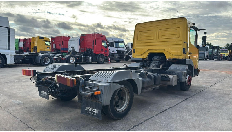 Mercedes-Benz Atego 815 (BOITE MANUELLE / MANUAL GEARBOX) - Šasija kravas automašīna: foto 4 Mercedes-Benz Atego 815 (BOITE MANUELLE / MANUAL GEARBOX) - Šasija kravas automašīna: foto 4