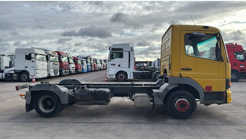 Mercedes-Benz Atego 815 (BOITE MANUELLE / MANUAL GEARBOX) - Šasija kravas automašīna: foto 3 Mercedes-Benz Atego 815 (BOITE MANUELLE / MANUAL GEARBOX) - Šasija kravas automašīna: foto 3
