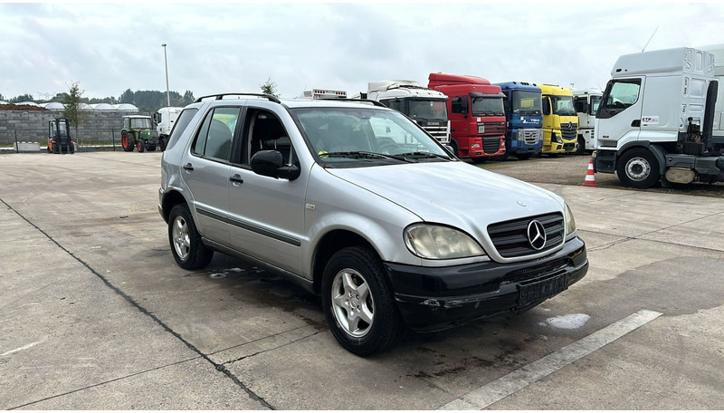 Mercedes-Benz M-Klasse ML 270 CDI - SUV: foto 3 Mercedes-Benz M-Klasse ML 270 CDI - SUV: foto 3