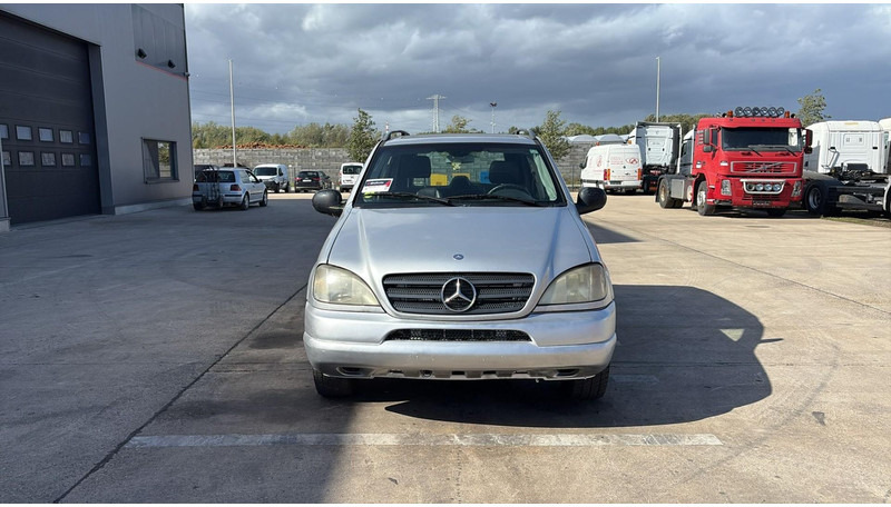 Mercedes-Benz M-Klasse ML 270 CDI - SUV: foto 2 Mercedes-Benz M-Klasse ML 270 CDI - SUV: foto 2