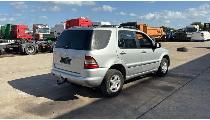 Mercedes-Benz M-Klasse ML 270 CDI - SUV: foto 4 Mercedes-Benz M-Klasse ML 270 CDI - SUV: foto 4