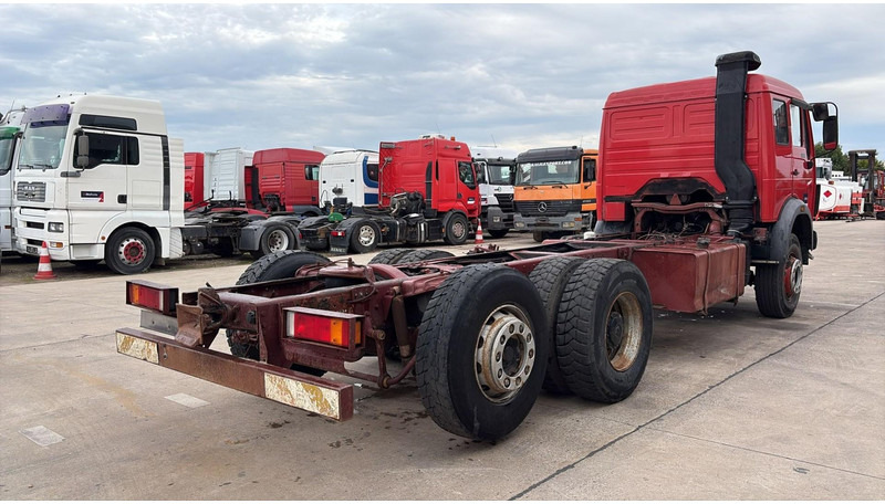 Mercedes-Benz SK 2233 (GRAND PONT / V8 AVEC 2X TURBO / BIG AXLE) - Šasija kravas automašīna: foto 4 Mercedes-Benz SK 2233 (GRAND PONT / V8 AVEC 2X TURBO / BIG AXLE) - Šasija kravas automašīna: foto 4