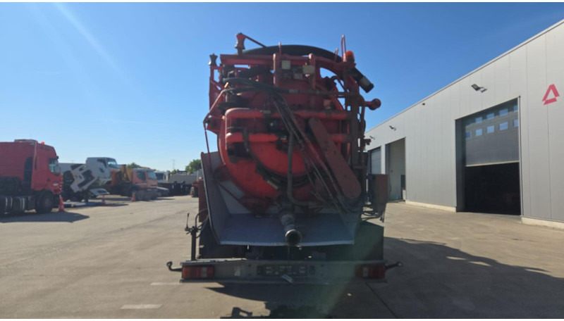 Mercedes-Benz SK 2435 (15.000 L / V8 AVEC 2X TURBO / BOITE MANUELLE / TRES BONNE ETAT / GRAND PONT) - Asenizācijas mašīna: foto 5 Mercedes-Benz SK 2435 (15.000 L / V8 AVEC 2X TURBO / BOITE MANUELLE / TRES BONNE ETAT / GRAND PONT) - Asenizācijas mašīna: foto 5