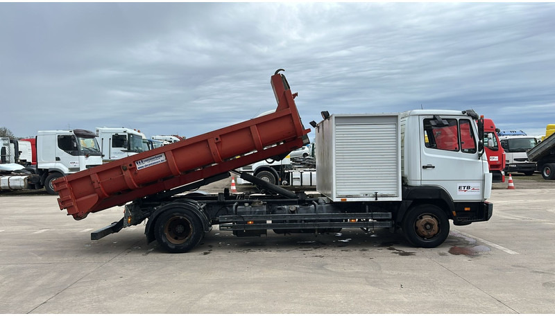 Mercedes-Benz SK 814 (BELGIAN TRUCK / HOOK / PERFECT CONDITION !!! / WITH CONTAINER / 363000 KM !!!! ) - Pacēlājs ar āķi: foto 5 Mercedes-Benz SK 814 (BELGIAN TRUCK / HOOK / PERFECT CONDITION !!! / WITH CONTAINER / 363000 KM !!!! ) - Pacēlājs ar āķi: foto 5