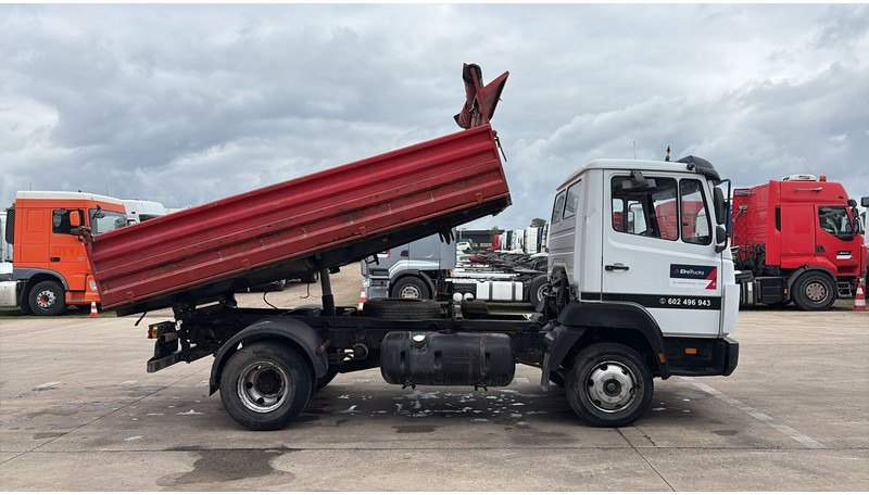 Mercedes-Benz SK 814 (SPER / AUXILAIRY / MANUAL PUMP / STEEL SUSP. / 6 CYLINDER / 3 WAY TIPPER / PERFECT) - Kravas automašīna pašizgāzējs: foto 5 Mercedes-Benz SK 814 (SPER / AUXILAIRY / MANUAL PUMP / STEEL SUSP. / 6 CYLINDER / 3 WAY TIPPER / PERFECT) - Kravas automašīna pašizgāzējs: foto 5