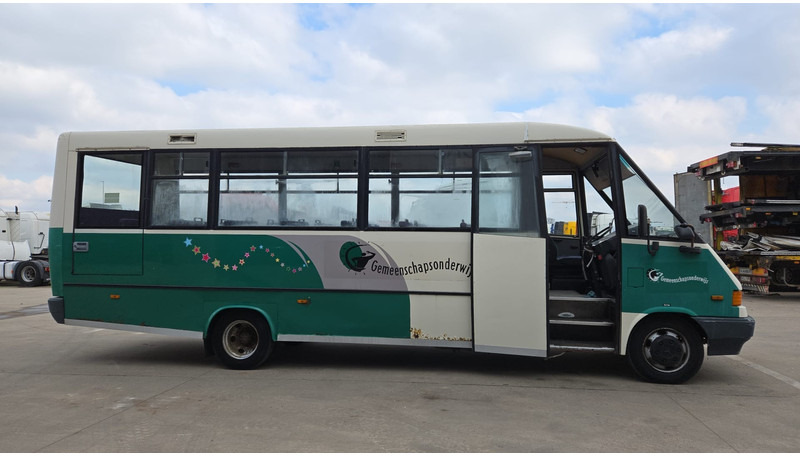 Mercedes-Benz Vario 614 (BELGIAN BUS / 34 SEATS / MANUAL PUMP / LAMES / STEEL SUSP.) - Pilsētas autobuss: foto 4 Mercedes-Benz Vario 614 (BELGIAN BUS / 34 SEATS / MANUAL PUMP / LAMES / STEEL SUSP.) - Pilsētas autobuss: foto 4