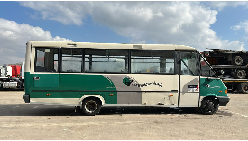 Mercedes-Benz Vario 614 (BELGIAN BUS / MANUAL PUMP / POMPE MANUELLE / BOITE MANUELLE / LAMES) - Pilsētas autobuss: foto 4 Mercedes-Benz Vario 614 (BELGIAN BUS / MANUAL PUMP / POMPE MANUELLE / BOITE MANUELLE / LAMES) - Pilsētas autobuss: foto 4