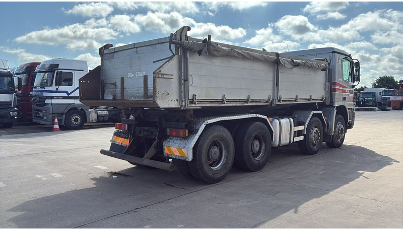 Mercedes-Benz actros 3241 (8X4 / LAMES / GRAND PONT / GRAND BENNE / 3 PONTS / TRES BONNE ETAT) - Kravas automašīna pašizgāzējs: foto 5 Mercedes-Benz actros 3241 (8X4 / LAMES / GRAND PONT / GRAND BENNE / 3 PONTS / TRES BONNE ETAT) - Kravas automašīna pašizgāzējs: foto 5