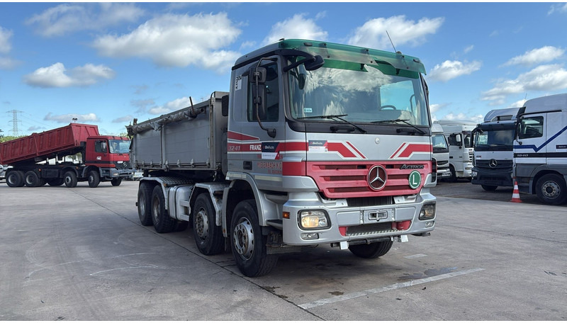 Mercedes-Benz actros 3241 (8X4 / LAMES / GRAND PONT / GRAND BENNE / 3 PONTS / TRES BONNE ETAT) - Kravas automašīna pašizgāzējs: foto 3 Mercedes-Benz actros 3241 (8X4 / LAMES / GRAND PONT / GRAND BENNE / 3 PONTS / TRES BONNE ETAT) - Kravas automašīna pašizgāzējs: foto 3