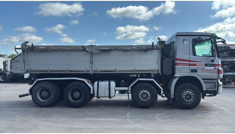 Mercedes-Benz actros 3241 (8X4 / LAMES / GRAND PONT / GRAND BENNE / 3 PONTS / TRES BONNE ETAT) - Kravas automašīna pašizgāzējs: foto 4 Mercedes-Benz actros 3241 (8X4 / LAMES / GRAND PONT / GRAND BENNE / 3 PONTS / TRES BONNE ETAT) - Kravas automašīna pašizgāzējs: foto 4