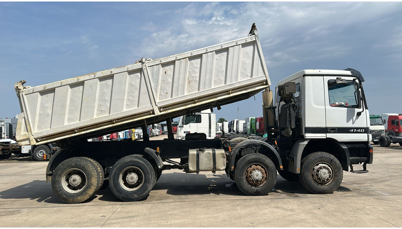 Mercedes-Benz actros 4140 (8X8 / BOITE MANUELLE / MANUAL GEARBOX / LAMES / GRAND PONT / BIG AXLE) - Kravas automašīna pašizgāzējs: foto 3 Mercedes-Benz actros 4140 (8X8 / BOITE MANUELLE / MANUAL GEARBOX / LAMES / GRAND PONT / BIG AXLE) - Kravas automašīna pašizgāzējs: foto 3