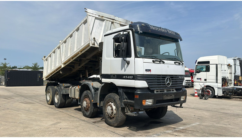 Mercedes-Benz actros 4140 (8X8 / BOITE MANUELLE / MANUAL GEARBOX / LAMES / GRAND PONT / BIG AXLE) - Kravas automašīna pašizgāzējs: foto 5 Mercedes-Benz actros 4140 (8X8 / BOITE MANUELLE / MANUAL GEARBOX / LAMES / GRAND PONT / BIG AXLE) - Kravas automašīna pašizgāzējs: foto 5