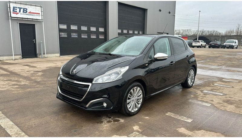 Peugeot 208 (BELGIAN CAR / AIRCO / 5 DOORS / PETROL) - Vieglā automašīna: foto 1 Peugeot 208 (BELGIAN CAR / AIRCO / 5 DOORS / PETROL) - Vieglā automašīna: foto 1