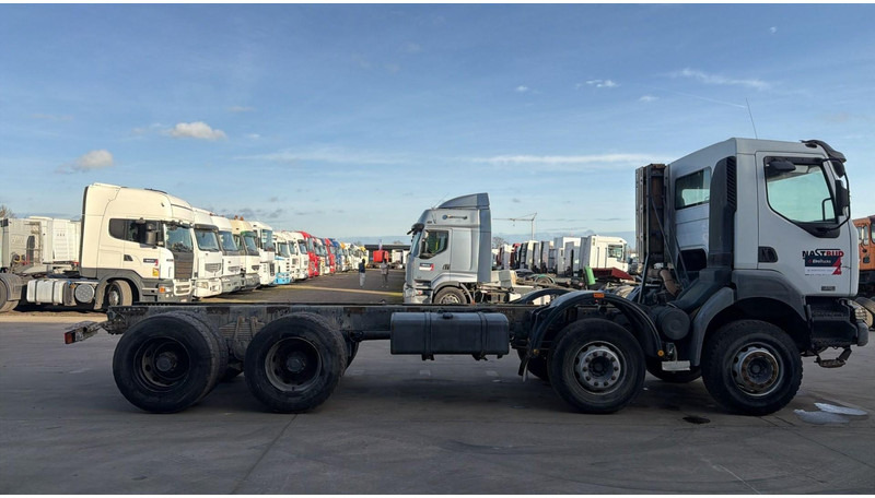 Renault KERAX 370 DCI (BOITE MANUELLE / LAMES / GRAND PONT / STEEL SUSP. / BIG AXLE) - Šasija kravas automašīna: foto 3 Renault KERAX 370 DCI (BOITE MANUELLE / LAMES / GRAND PONT / STEEL SUSP. / BIG AXLE) - Šasija kravas automašīna: foto 3