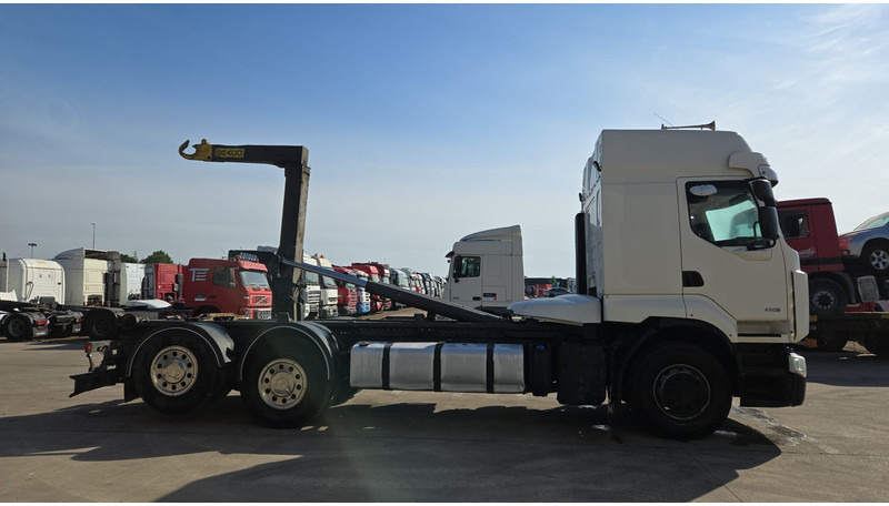 Renault Premium 450 DXI (BOITE MANUELLE / MANUAL GEARBOX / 6X2 / LAMES DEVANT) - Šasija kravas automašīna: foto 4 Renault Premium 450 DXI (BOITE MANUELLE / MANUAL GEARBOX / 6X2 / LAMES DEVANT) - Šasija kravas automašīna: foto 4