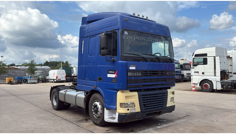 DAF 95 XF 430 (EURO 3 / BOITE MANUELLE / MANUAL GEARBOX) - Vilcējs: foto 3 DAF 95 XF 430 (EURO 3 / BOITE MANUELLE / MANUAL GEARBOX) - Vilcējs: foto 3