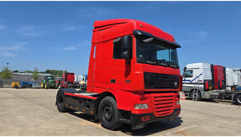 DAF XF 105.410 (BOITE MANUELLE / SUPER PROPRE !!! / TRES BONNE ETAT / AIRCO / MANUAL GEARBOX) - Vilcējs: foto 3 DAF XF 105.410 (BOITE MANUELLE / SUPER PROPRE !!! / TRES BONNE ETAT / AIRCO / MANUAL GEARBOX) - Vilcējs: foto 3