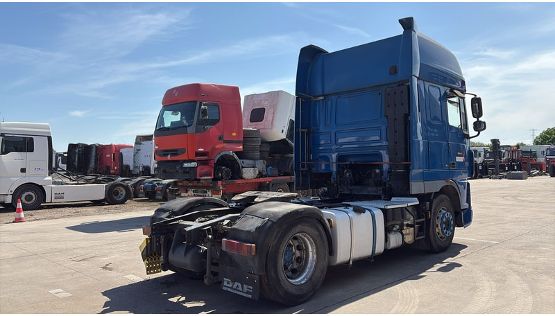 DAF XF 105.460 (BOITE MANUELLE / MANUAL GEARBOX) - Vilcējs: foto 5 DAF XF 105.460 (BOITE MANUELLE / MANUAL GEARBOX) - Vilcējs: foto 5