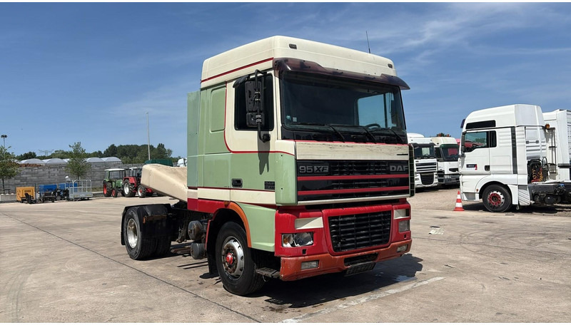 DAF XF 95.430 (EURO 3 / BOITE MANUELLE / MANUAL GEARBOX) - Vilcējs: foto 3 DAF XF 95.430 (EURO 3 / BOITE MANUELLE / MANUAL GEARBOX) - Vilcējs: foto 3