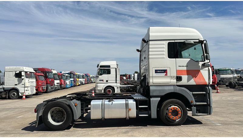MAN TGA 18.430 (BOITE MANUELLE / MANUAL GEARBOX) - Vilcējs: foto 4 MAN TGA 18.430 (BOITE MANUELLE / MANUAL GEARBOX) - Vilcējs: foto 4