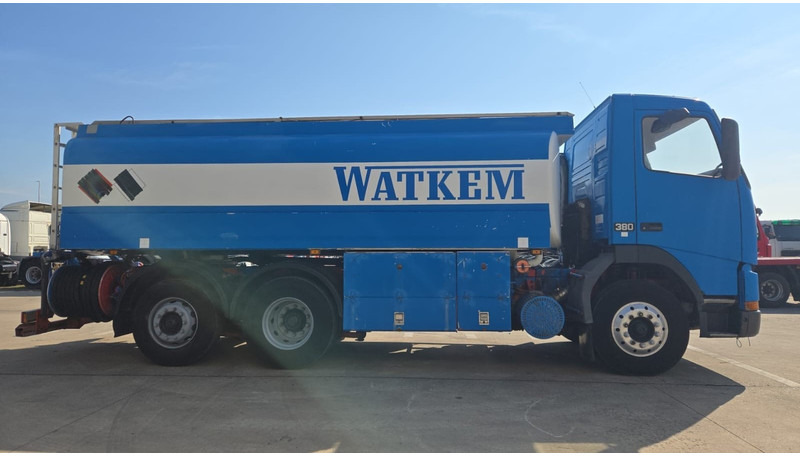 Volvo FH 12.380 (20.100 LITERS / PARFAIT ETAT / TOP CONDITION !!! / 6X2 / BOITE MANUELLE) - Autocisterna: foto 4 Volvo FH 12.380 (20.100 LITERS / PARFAIT ETAT / TOP CONDITION !!! / 6X2 / BOITE MANUELLE) - Autocisterna: foto 4