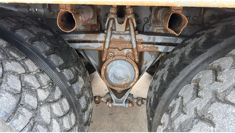 Kravas automašīna pašizgāzējs Volvo FL 12.380 (8X4 /STEEL SUSP. / BOITE MANUELLE / MANUAL GEARBOX): foto 16 Kravas automašīna pašizgāzējs Volvo FL 12.380 (8X4 /STEEL SUSP. / BOITE MANUELLE / MANUAL GEARBOX): foto 16