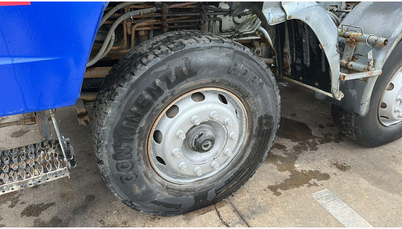 Kravas automašīna pašizgāzējs Volvo FL 12.380 (8X4 /STEEL SUSP. / BOITE MANUELLE / MANUAL GEARBOX): foto 8 Kravas automašīna pašizgāzējs Volvo FL 12.380 (8X4 /STEEL SUSP. / BOITE MANUELLE / MANUAL GEARBOX): foto 8