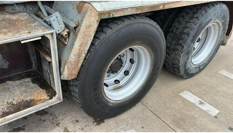 Kravas automašīna pašizgāzējs Volvo FL 12.380 (8X4 /STEEL SUSP. / BOITE MANUELLE / MANUAL GEARBOX): foto 12 Kravas automašīna pašizgāzējs Volvo FL 12.380 (8X4 /STEEL SUSP. / BOITE MANUELLE / MANUAL GEARBOX): foto 12