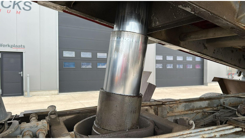 Kravas automašīna pašizgāzējs Volvo FL 12.380 (8X4 /STEEL SUSP. / BOITE MANUELLE / MANUAL GEARBOX): foto 13 Kravas automašīna pašizgāzējs Volvo FL 12.380 (8X4 /STEEL SUSP. / BOITE MANUELLE / MANUAL GEARBOX): foto 13