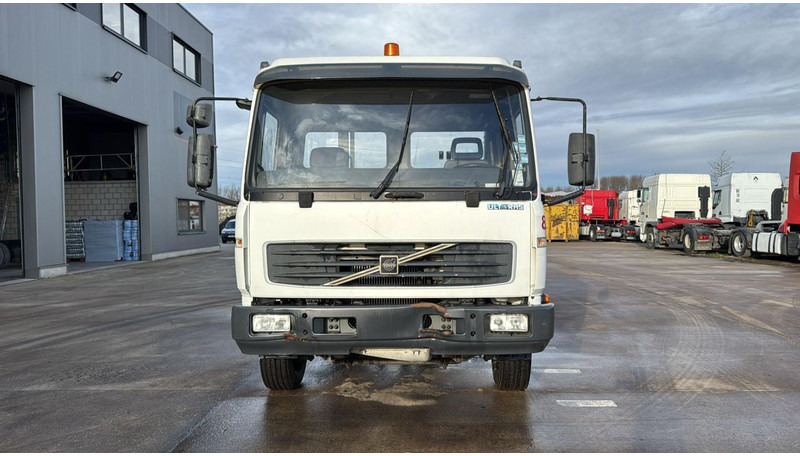 Volvo FL 220 (BELGIAN TRUCK / CAMION BELGE / MANUAL GEARBOX / BOITE MANUELLE) - Šasija kravas automašīna: foto 4 Volvo FL 220 (BELGIAN TRUCK / CAMION BELGE / MANUAL GEARBOX / BOITE MANUELLE) - Šasija kravas automašīna: foto 4