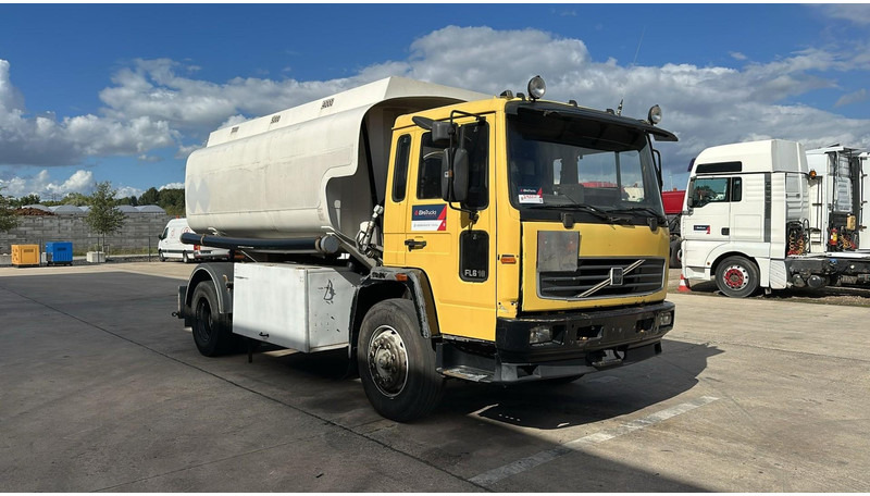 Volvo FL 6-18 (12400 LITERS / 3 COMPARTIMENTS / EURO 2 / STEEL SUSP. / LAMES) - Autocisterna: foto 3 Volvo FL 6-18 (12400 LITERS / 3 COMPARTIMENTS / EURO 2 / STEEL SUSP. / LAMES) - Autocisterna: foto 3