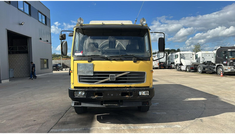 Volvo FL 6-18 (12400 LITERS / 3 COMPARTIMENTS / EURO 2 / STEEL SUSP. / LAMES) - Autocisterna: foto 2 Volvo FL 6-18 (12400 LITERS / 3 COMPARTIMENTS / EURO 2 / STEEL SUSP. / LAMES) - Autocisterna: foto 2