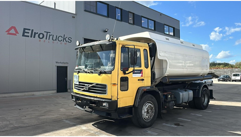Volvo FL 6-18 (12400 LITERS / 3 COMPARTIMENTS / EURO 2 / STEEL SUSP. / LAMES) - Autocisterna: foto 1 Volvo FL 6-18 (12400 LITERS / 3 COMPARTIMENTS / EURO 2 / STEEL SUSP. / LAMES) - Autocisterna: foto 1