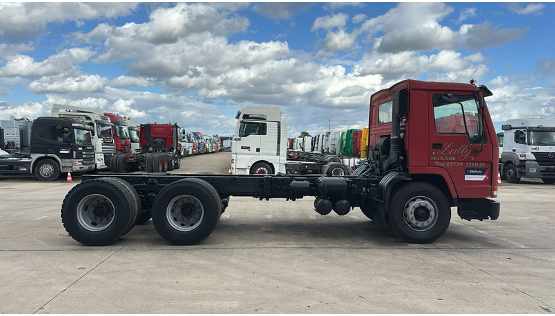 Volvo FL 7 - 260 (6X4 / LAMES / POMPE MANUELLE / MANUAL PUMP / STEEL SUSP.) - Šasija kravas automašīna: foto 3 Volvo FL 7 - 260 (6X4 / LAMES / POMPE MANUELLE / MANUAL PUMP / STEEL SUSP.) - Šasija kravas automašīna: foto 3