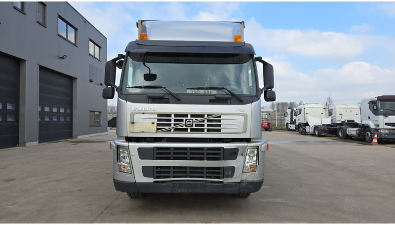 Volvo FM 400 (BELGIAN TRUCK / TECHNICAL TOP CONDITION !! / 6X2 / LIFT / EURO 5) - Kravas automašīna ar tentu: foto 2 Volvo FM 400 (BELGIAN TRUCK / TECHNICAL TOP CONDITION !! / 6X2 / LIFT / EURO 5) - Kravas automašīna ar tentu: foto 2